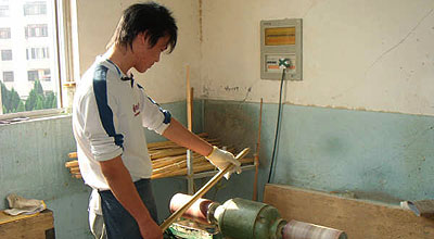 竹四つがバラけないように、柄部分に掛かりが出ないように研磨する。