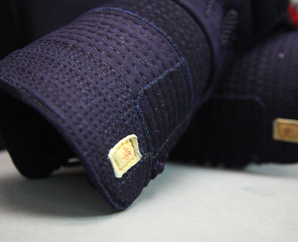 「旭峰」６ミリぐの目刺紺革防具　甲手