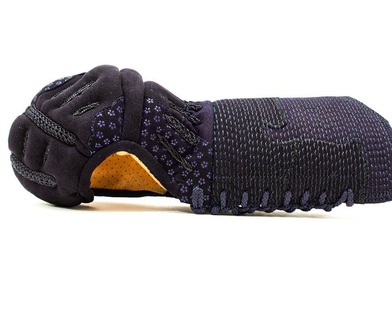 【防具セレクト対象商品】「源龍(げんりゅう)」3ミリ人工革フィットステッチ防具 甲手 紫小桜柄【小手・ミシン刺･機械刺】